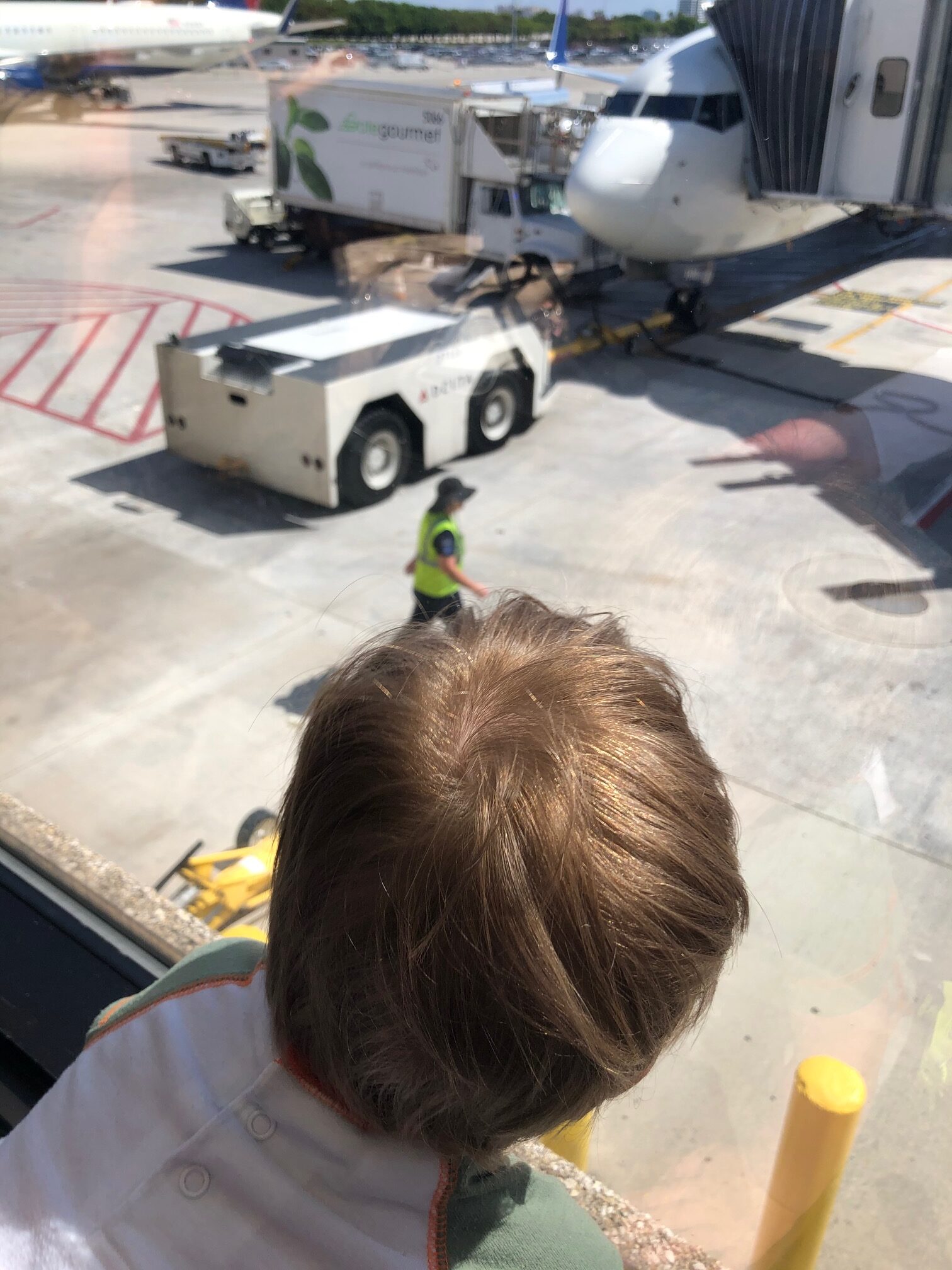 How to Reduce Stress When Flying with a Toddler